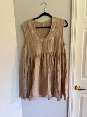 Rylee + Cru Beige Sleeveless Embroidered V-Neck Tunic